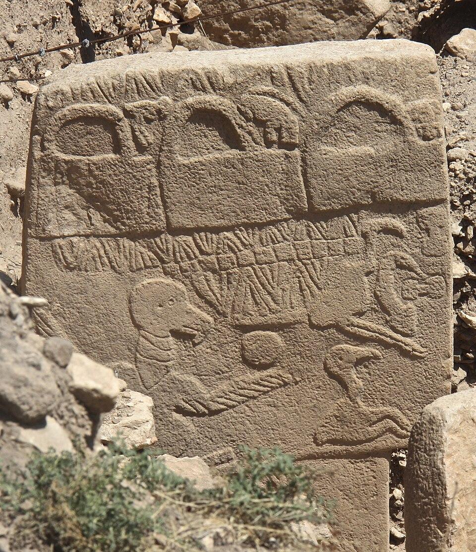 Göbekli Tepe T biçimli sütun üzerindeki hayvan kabartması detayı