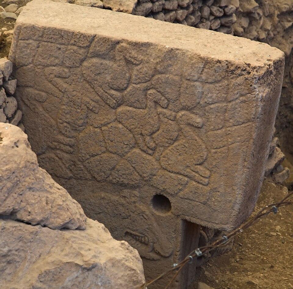 Göbekli Tepe sütunlarındaki hayvan figürü kabartması